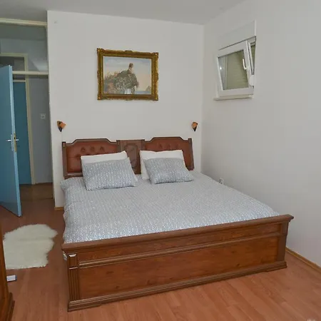 Adele Apartment